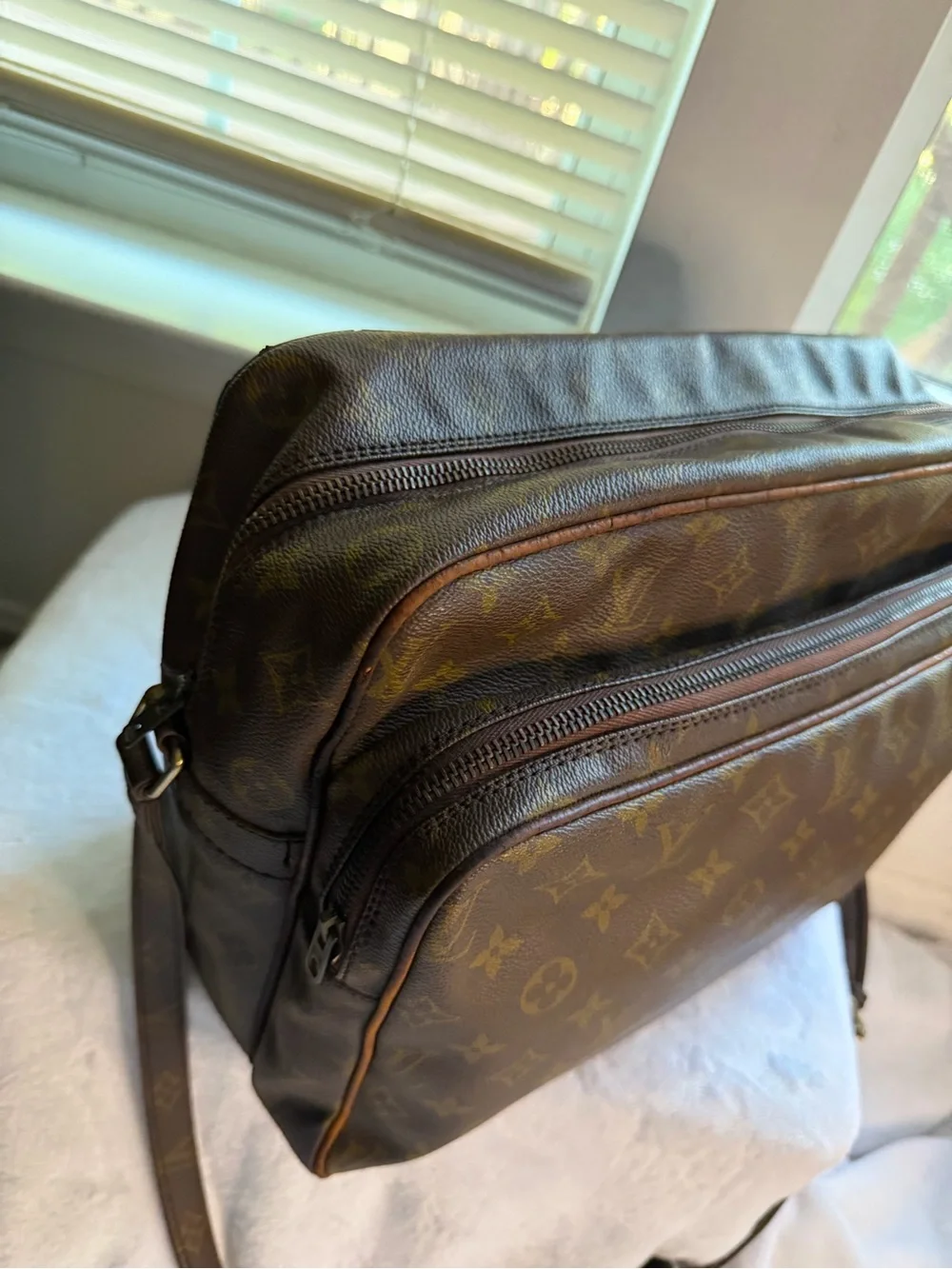 💕Louis Vuitton Nile messenger Monogram  GM bag
